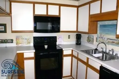 Image de 2nd Row 3 Br Condo with a Shared Pool! Islander J2