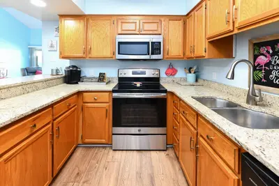 Image de Oceanfront 2 Br Condo with a Shared Pool! Shores of Surfside I 302