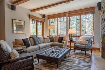 Image de Trail Creek Crossing- Luxury Condo and Walking Distance to Downtown