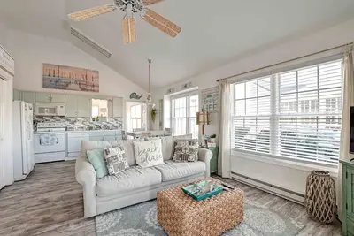 Image de Step into the beautiful \"Easton Shore\" home in the Clearwater community! Wifi, Community Pool, Tennis, Beach town, and more!