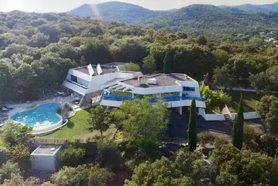 Image de Secluded hill top retreat, with panoramic views over the Cevennes.