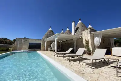 Image de Magnifique Trullo Avec Piscine Dans La Campagne D'Ostuni