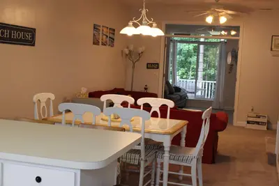 Image de Location! Location! Location! Perfect townhome 1. 5 miles to Bethany Beach