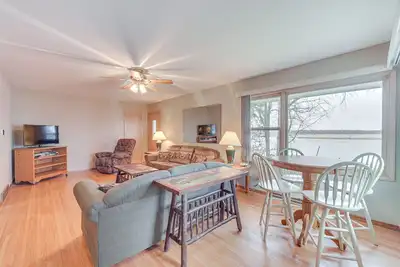 Image de Waterfront Lake Holcombe Getaway w\/ Dock