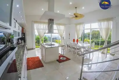 Image de Lux Colombia Adventure W/Driver