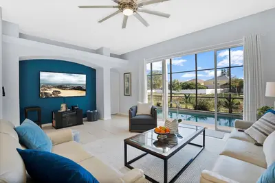 Image de Heron View Villa, South Facing, lake View Home