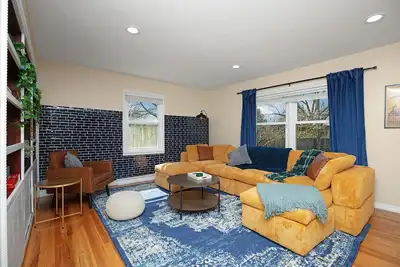 Image de Notre Dame Retreat: 3bd w\/ Backyard - Movie Room