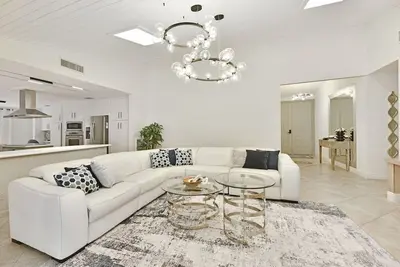 Image de Cozy home with big pool and Bbq in Wellington!