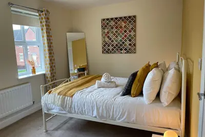 Image de Fleetwood - 3 bedroom apartment, fab 4 contractors