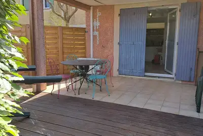 Image de Maison proche de Béziers et Valras dans domaine privé au bord du Canal du Midi