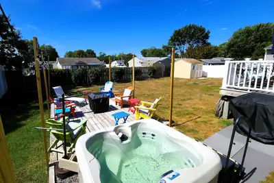 Image de Cozy Shore Cottage w\/ Hot Tub Pet Friendly