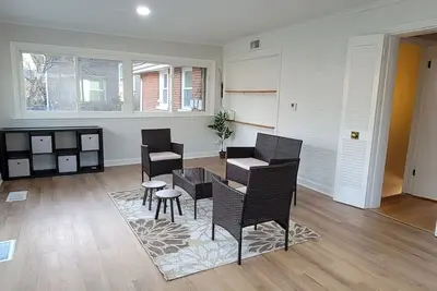 Image de 3 Bedroom, 1. 5 Bath in The Heart Of Skokie, 4 Seasons Porch and Pet-Friendly