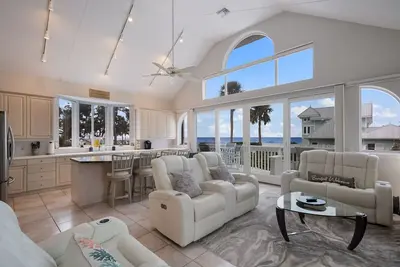 Image de Ocean Views - Spacious Unit with Bonus Loft & SwimSpa