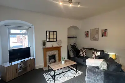 Image de Comfortable and spacious home. Free Parking.
