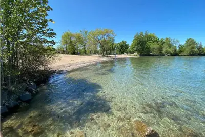 Image de 2 Bedroom Cabin Across Lake Simcoe