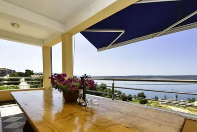 Agréable appartement pour 8 personnes avec Wifi, climatisation, Tv, balcon et parking