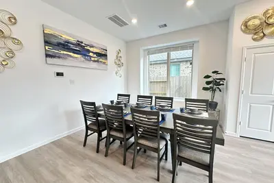 Image de Late check out! Cozy & New  4Bd/ 3ba, in quiet neighborhood w/big yard.