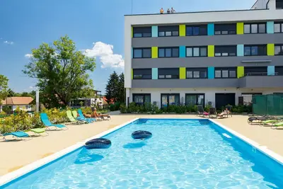 Image de Agréable appartement pour 4 personnes avec climatisation, piscine, Wifi, Tv, terrasse et parking