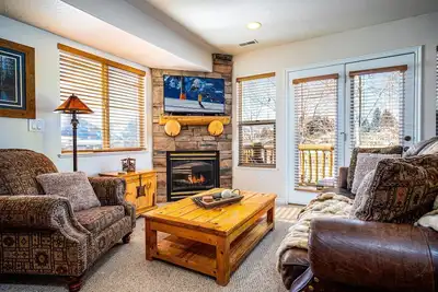 Image de Moose Mountain Chalet | Pool | Hot Tub | Sauna
