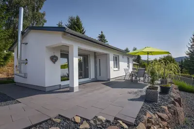 Merveilleuse maison de vacances privée avec Wifi, Tv, terrasse, animaux admis et parking