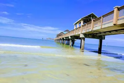 Image de Luxurious King Bed! Steps to beach, town & park!