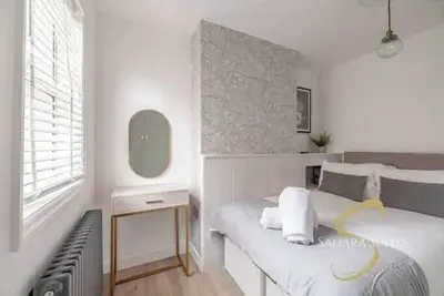 Image de Charming 2br Windsor | Contractor-Friendly 20% Off