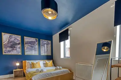 Guest Fav | Stylish & Stunning 4bed Home | Parking