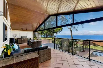 Image de 6 Bed Lakefront Oasis & Pool