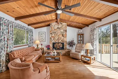 Image de Tranquil Retreat - Home with Spacious Deck & Grill