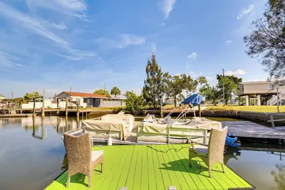 Image de Hudson Home w/ Dock on Canal ~ 1 Mi to Beach!