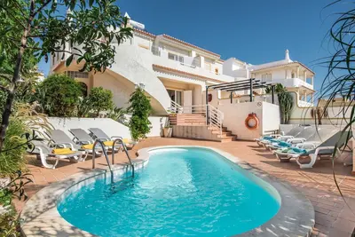 Image de Merveilleuse maison de vacances avec climatisation, piscine privée, Wifi, Tv, terrasse et parking