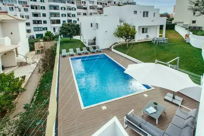 Image de Belle maison de vacances privée avec Wifi, piscine privée, climatisation, Tv, patio et parking