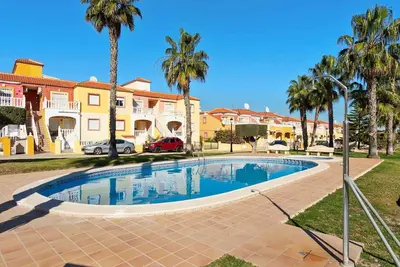 Image de Belle maison de vacances avec piscine, climatisation, internet, Tv, terrasse et parking
