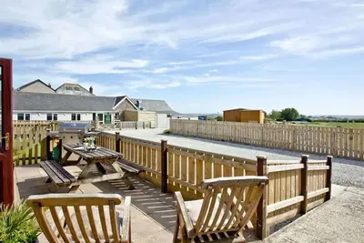 Image de Belle maison de vacances privée avec Wifi, bain à remous, Tv, patio, animaux admis, parking