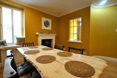 Image de The House on the Square- Coastal Townhouse