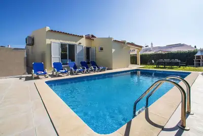 Image de Maison de vacances privée avec piscine privée, Wifi, climatisation, Tv, terrasse, parking