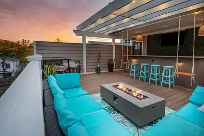 Image de The RoofTop Skybar @ Lake Avenue Mansion