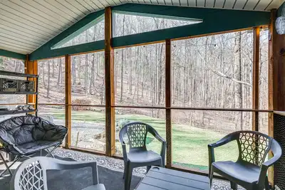Image de Pet-Friendly Roanoke Home w/ Fire Pit + Grill!