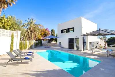 Belle maison de vacances privée avec climatisation, piscine privée, Wifi, Tv, terrasse, parking