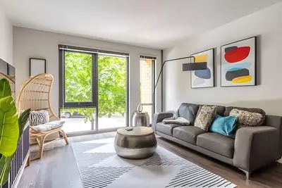 Image de Sophari's Chic 1br + Den for 4 | Bellevue | Gym