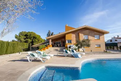 Image de Belle maison de vacances privée avec Wifi, climatisation, piscine privée, Tv, patio, parking