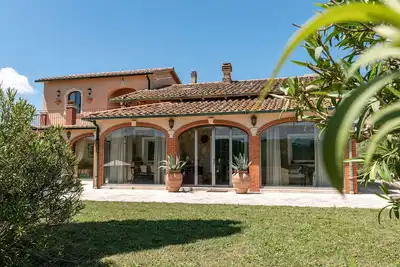 Image de Maison de vacances privée avec climatisation, Wifi, piscine privée, patio, animaux admis, parking