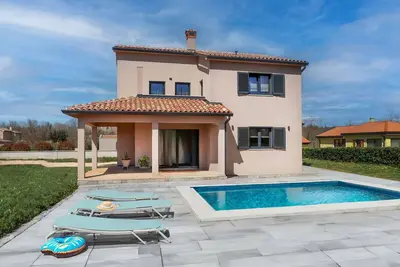 Image de Belle maison de vacances privée avec piscine privée, climatisation, Wifi, Tv, terrasse, parking