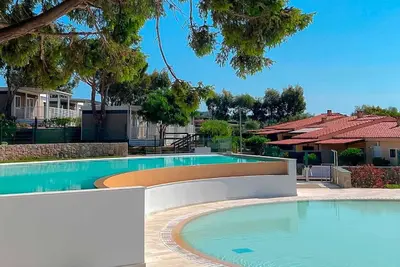 Image de Agréable appartement dans une maison de vacances avec Wifi, piscine, climatisation, Tv, terrasse