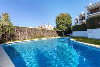 Agréable appartement pour 6 personnes avec Wifi, piscine, Tv, terrasse et parking