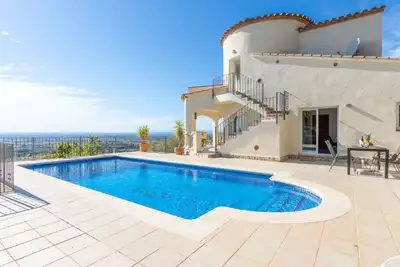 Image de Belle maison de vacances privée avec piscine privée, climatisation, Wifi, Tv, terrasse, parking