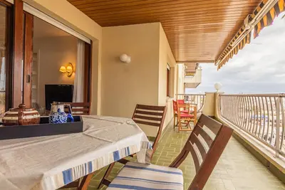 Image de Confortable appartement pour 6 personnes avec Wifi, climatisation, Tv, patio et parking