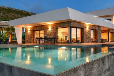 Image de Maison de vacances privée avec Wifi, climatisation, bain à remous, piscine privée, Tv, patio