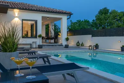 Image de Belle maison de vacances privée avec piscine privée, climatisation, Wifi, Tv, terrasse, parking