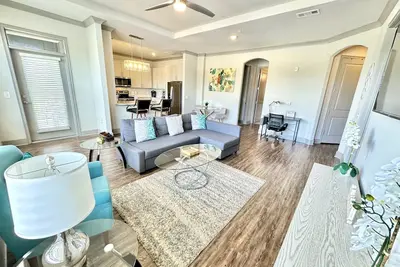 Image de Buckhead Quarters - Spacious with Private Balcony